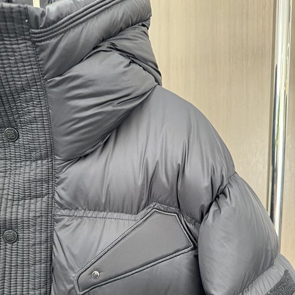 希少品♪【フェンディ偽物】ブラック フード付きダウンジャケット fek50180